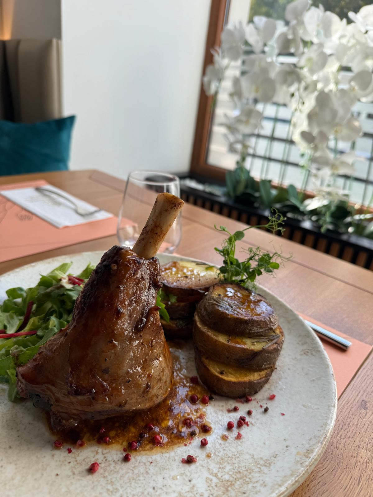 Ciolan de miel cu cartofi cu rozmarin